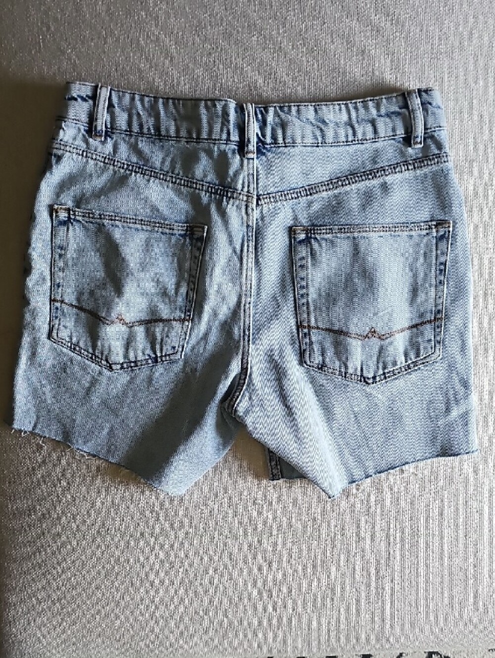 ASOS Light Blue Distressed Denim Men's Shorts - Picture 3 of 3